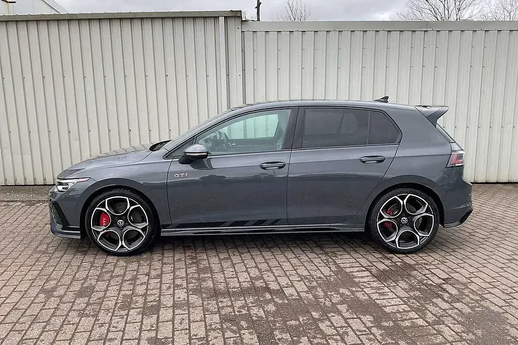 New VW Golf VIII 300 HP (220 kW) 2025