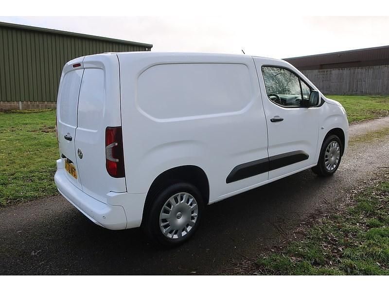 Used Vauxhall Combo Sportive 100 HP (73 kW) 2021 White MPV