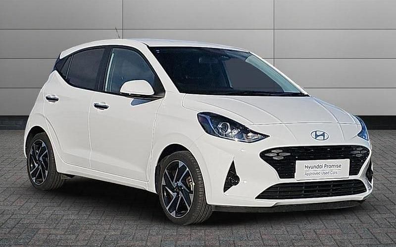 Used Hyundai i10 Premium 79 HP (58 kW) 2024 White Hatchback