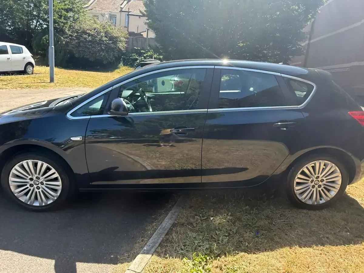 Used Vauxhall Astra Excite 2014 Black Hatchback