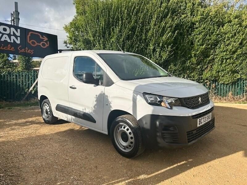 White Used 2024 Peugeot Partner Premium MPV | £13,450 (Fair price) - Image 1/4