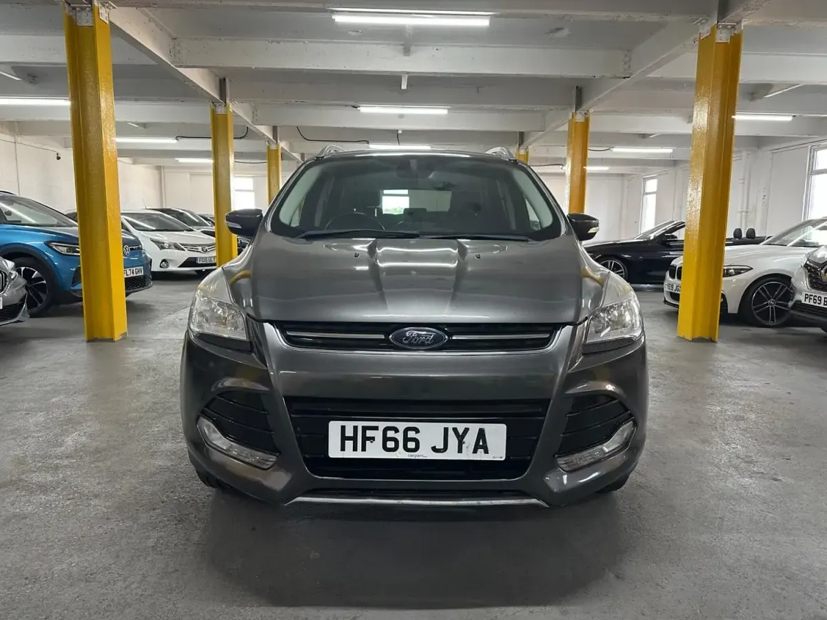 Begagnad Ford Kuga Titanium 182 HK (133 kW) 2016 Grå SUV