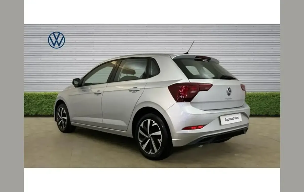 Used VW Polo Life 94 HP (69 kW) 2024 Silver Hatchback
