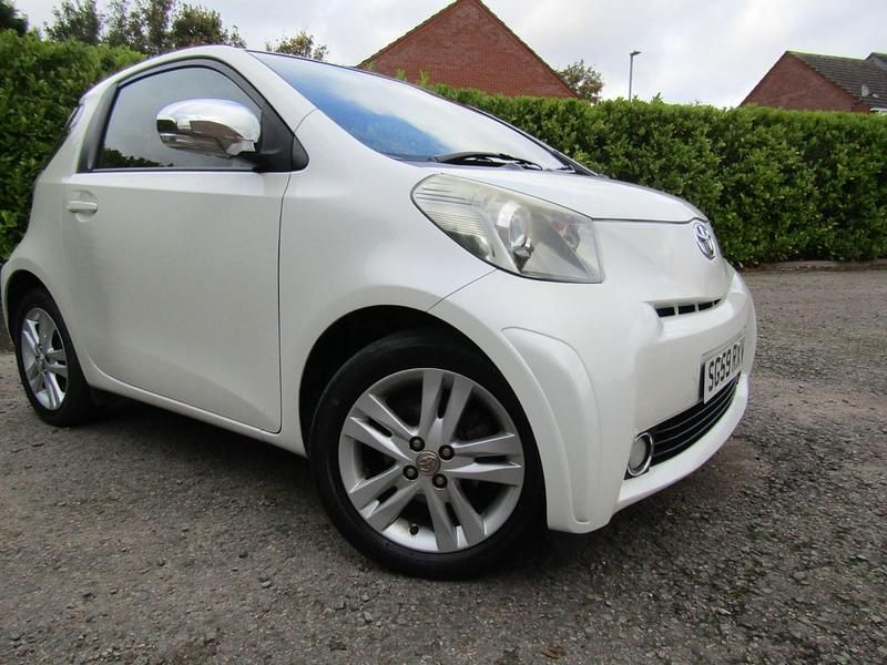 White Used 2009 Toyota iQ Hatchback | £4,687 (Fair price) - Image 1/4