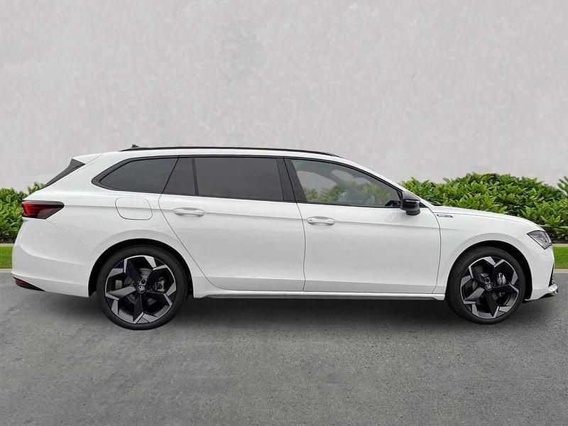 Used Skoda Superb SportLine 200 HP (147 kW) 2026 White Estate