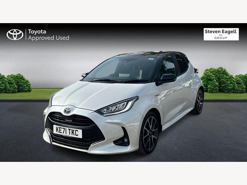 Used Toyota Yaris Hybrid 116 HP (85 kW) 2021 White/black Hatchback
