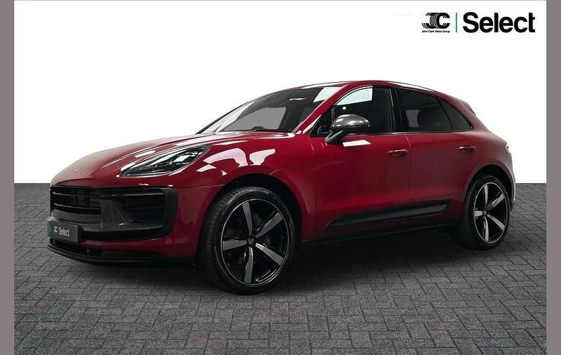 Used Porsche Macan 261 HP (191 kW) 2023 Red SUV