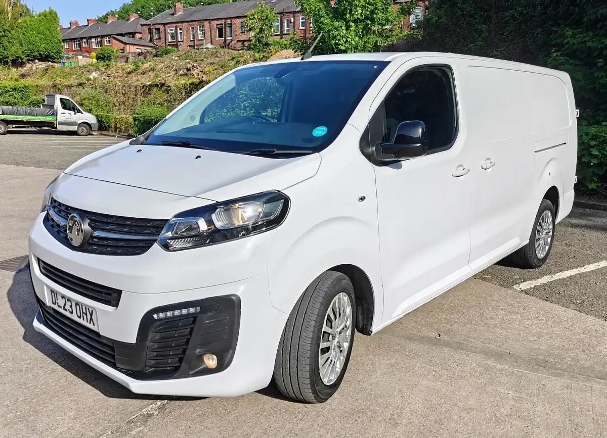 Used Vauxhall Vivaro 100 HP (73 kW) 2023 White MPV