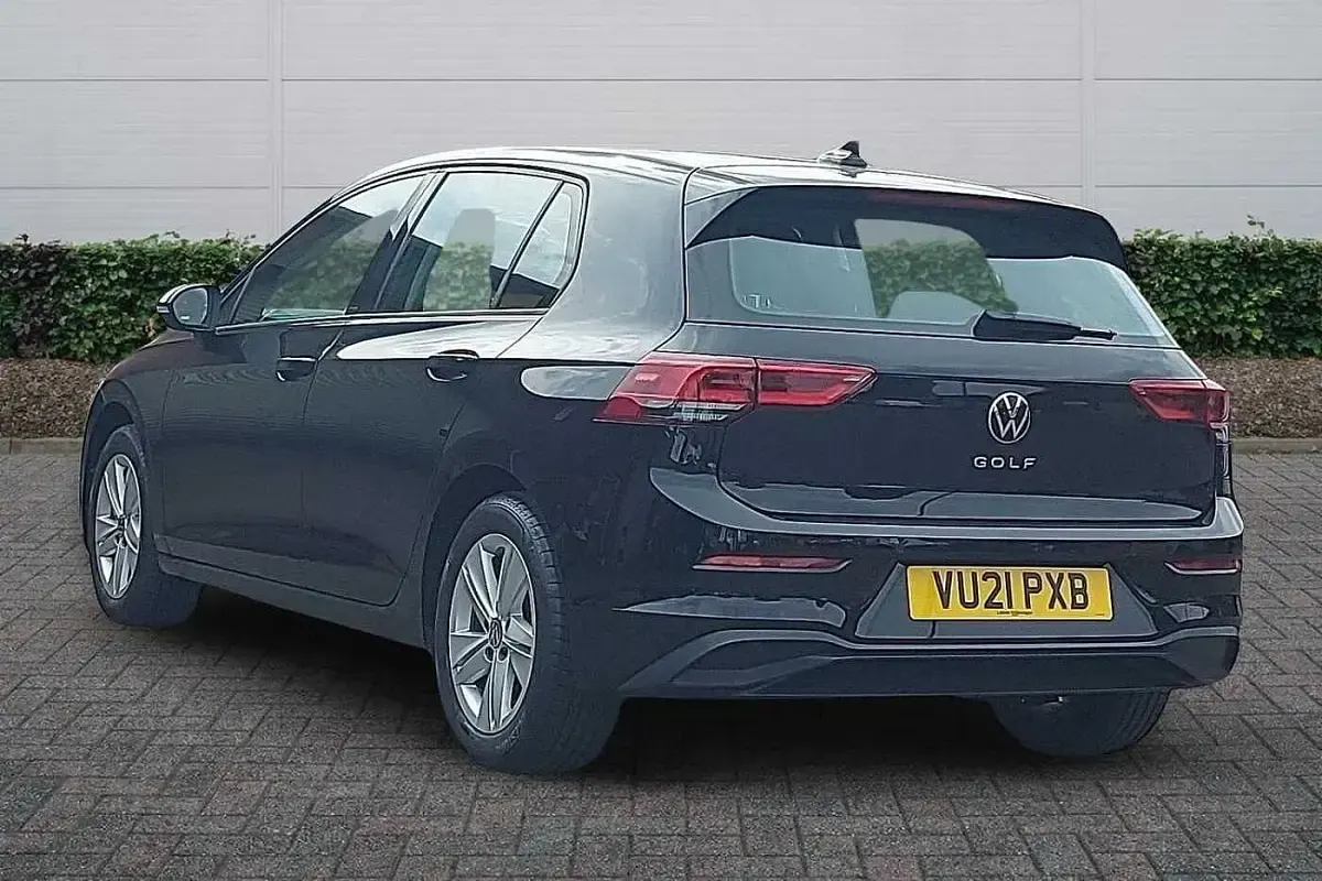 Used VW Golf VII Life 150 HP (110 kW) 2021 Black Hatchback