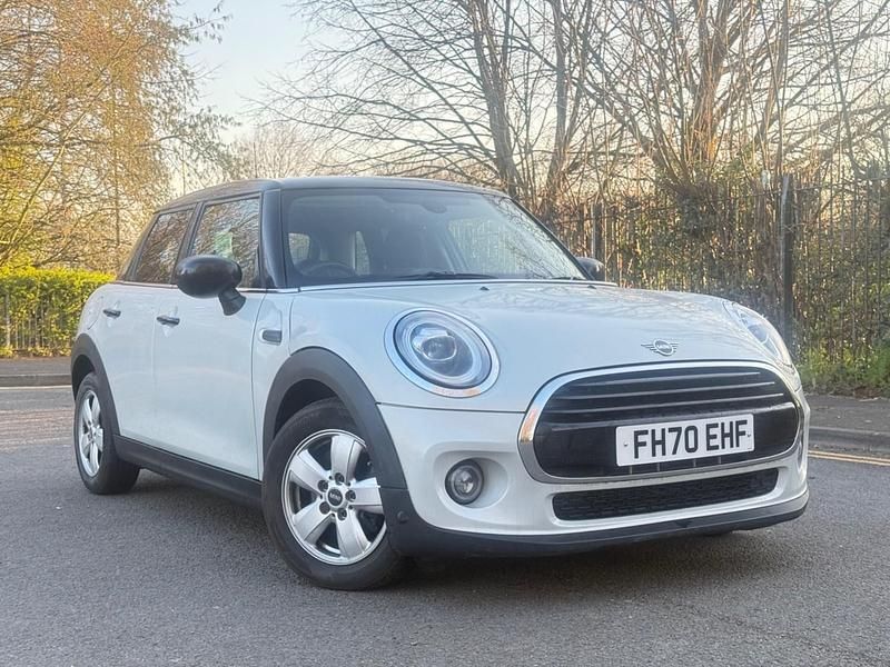 Begagnad Mini Cooper Classic 2020 Silver Halvkombi
