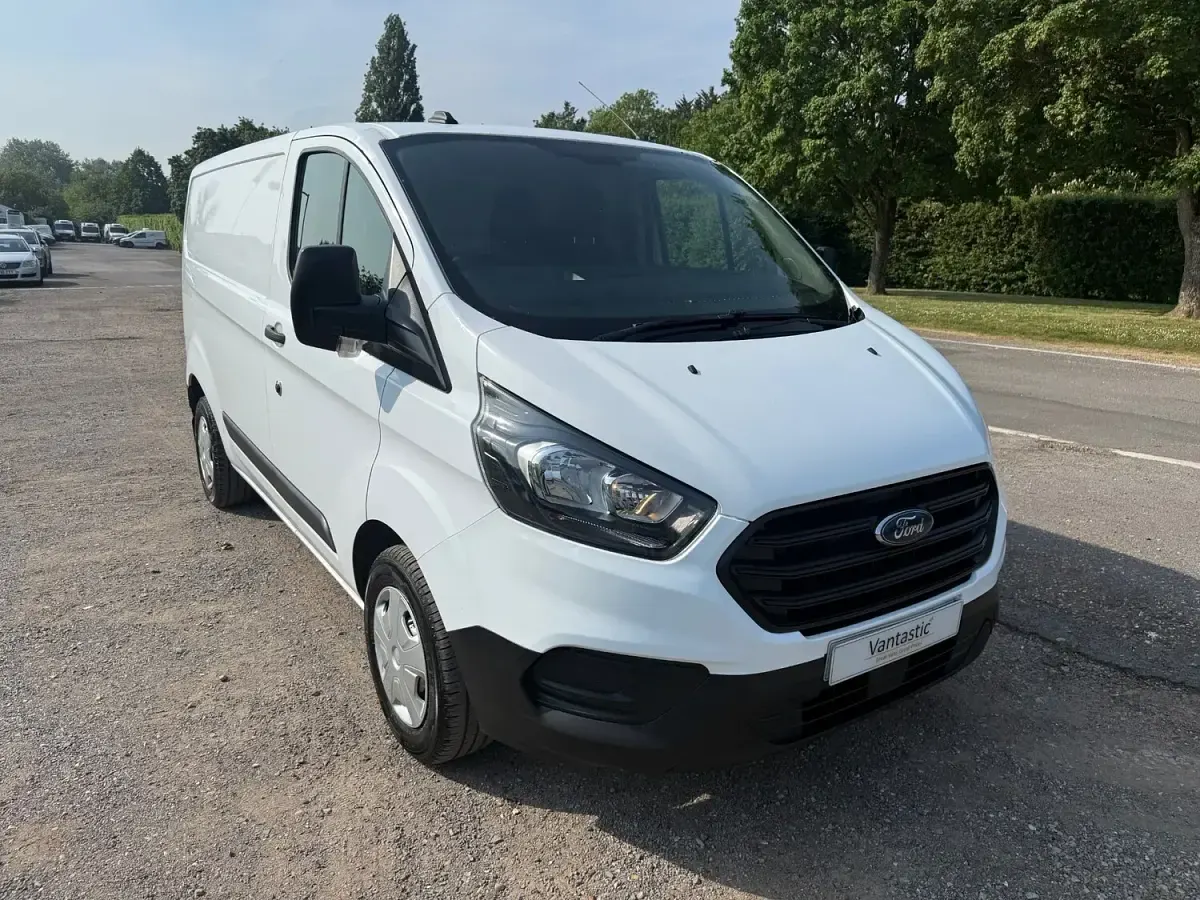 Used Ford Transit Custom 105 HP (77 kW) 2021 White Van