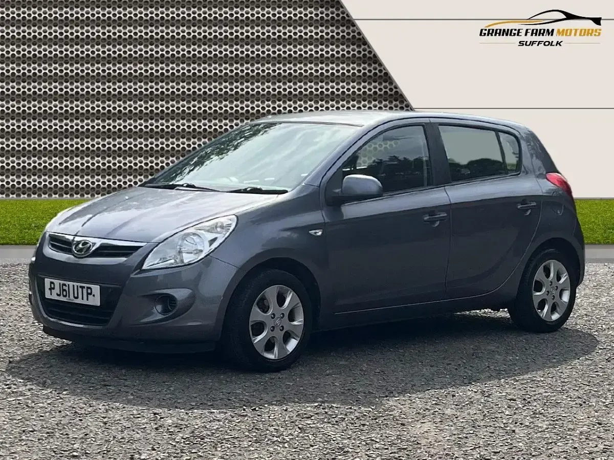 Begagnad Hyundai i20 Comfort 2012 Grå Halvkombi