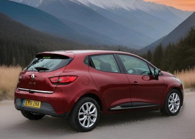 Used Renault Clio IV Dynamique 90 HP (66 kW) 2018 Red Hatchback