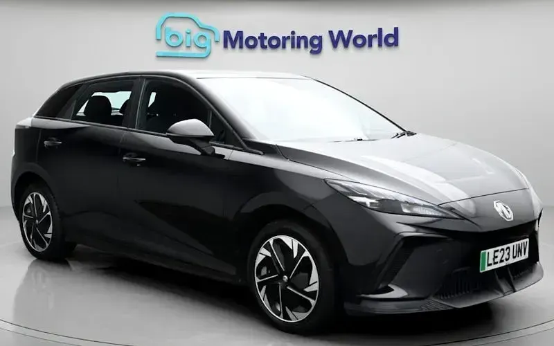 Begagnad MG MG4 EV SE 319 kW (435 HK) 2023 Halvkombi