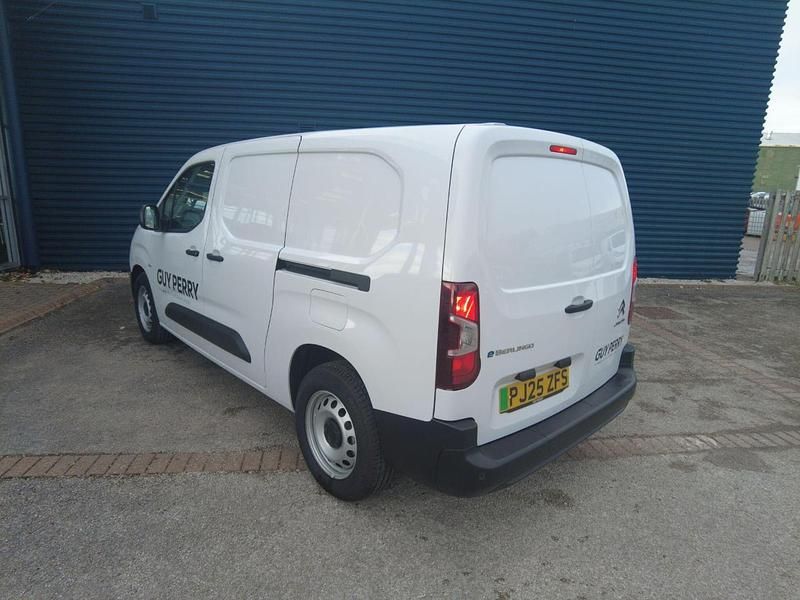 White New 2025 Citroën e-Berlingo MPV | £14,995 (Good price) - Image 1/4