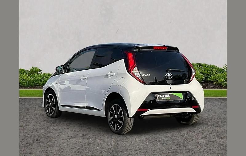 Used Toyota Aygo Trend 71 HP (52 kW) 2021 White Hatchback