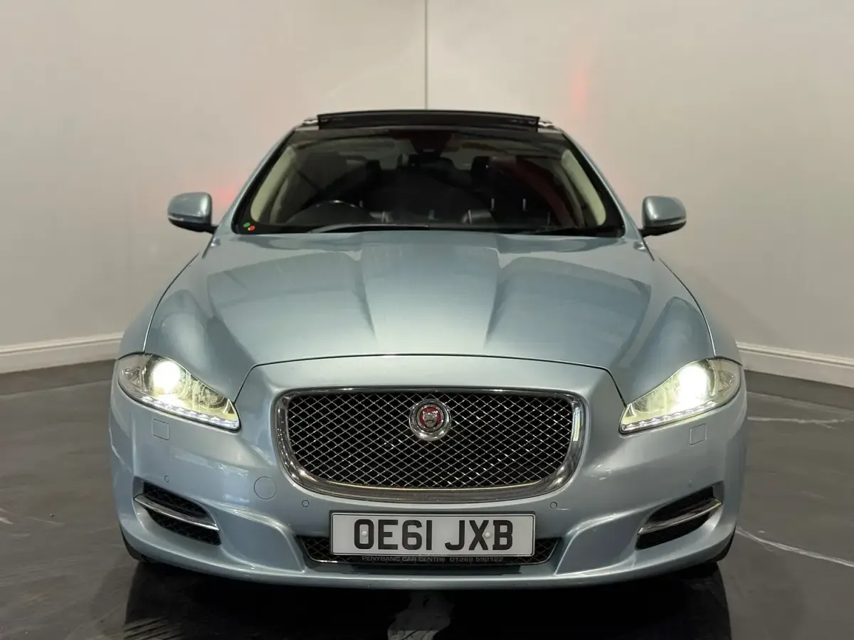 Used Jaguar XJ Portfolio 275 HP (202 kW) 2012 Blue Sedan