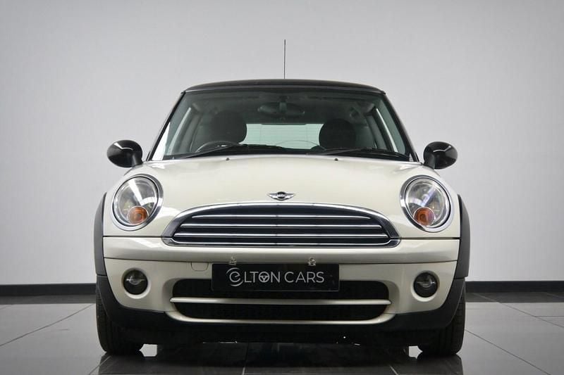 Used Mini Cooper D Hatch 2010 White Hatchback