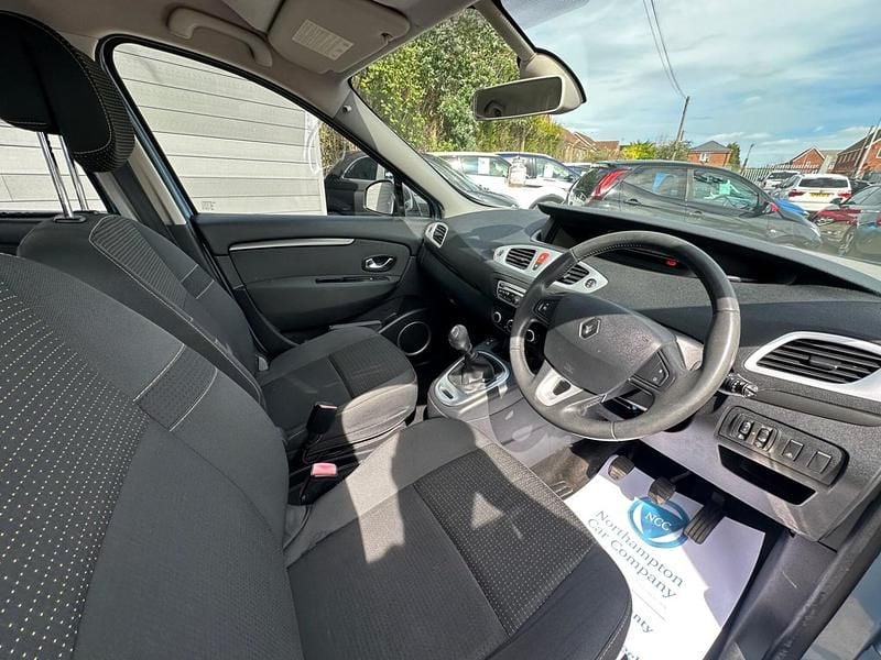 Begagnad Renault Scénic III Dynamique 110 HK (80 kW) 2011 Blå Minibuss