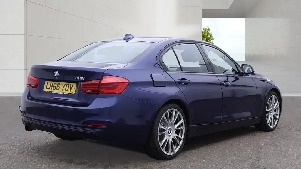 Used BMW 318 Sport Line 2016 Blue Sedan