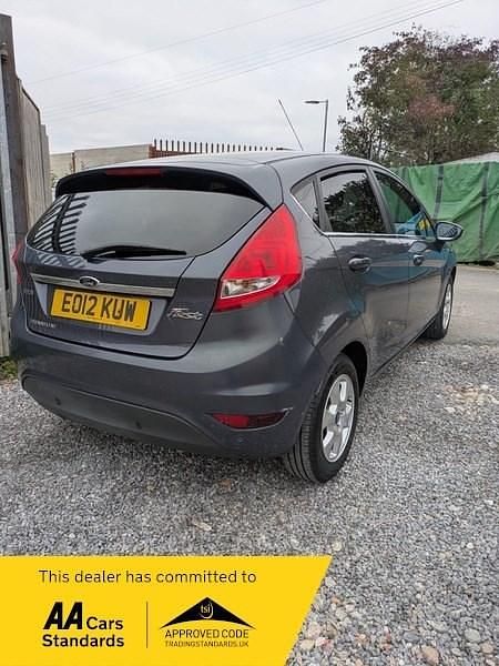 Used Ford Fiesta Titanium 95 HP (69 kW) 2012 Grey Hatchback