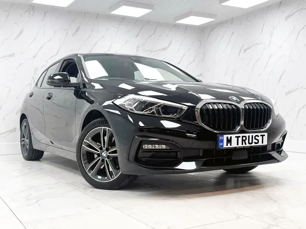 Used BMW 118 Sport Line 136 HP (100 kW) 2023 Black Hatchback