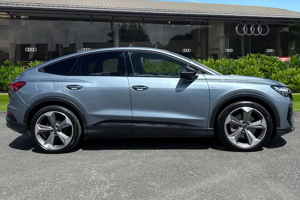 Used Audi Q4 Sportback e-tron Black Edition 210 kW (286 HP) 2025 Blue SUV