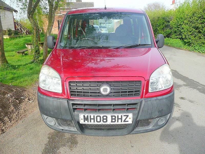 Used Fiat Doblò Active 2008 Red MPV