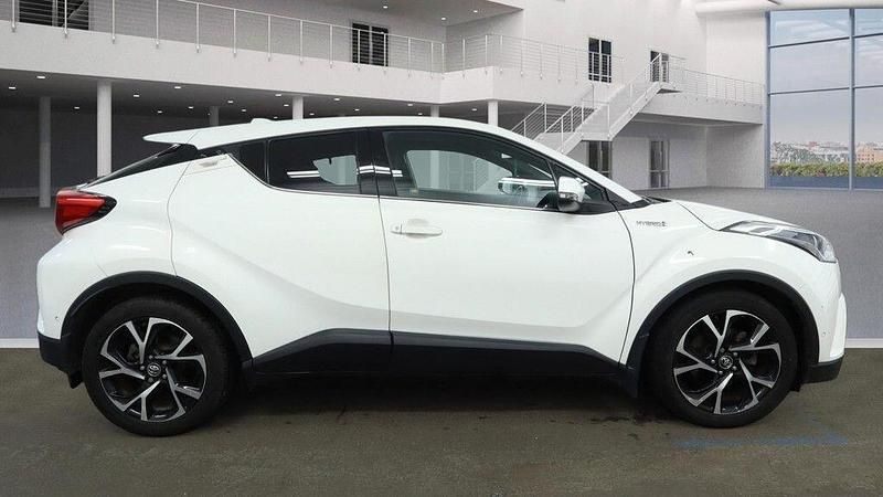 Used Toyota C-HR Design 122 HP (89 kW) 2018 White SUV