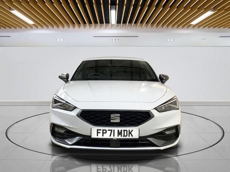 Used Seat Leon FR Sport 150 HP (110 kW) 2022 White Hatchback