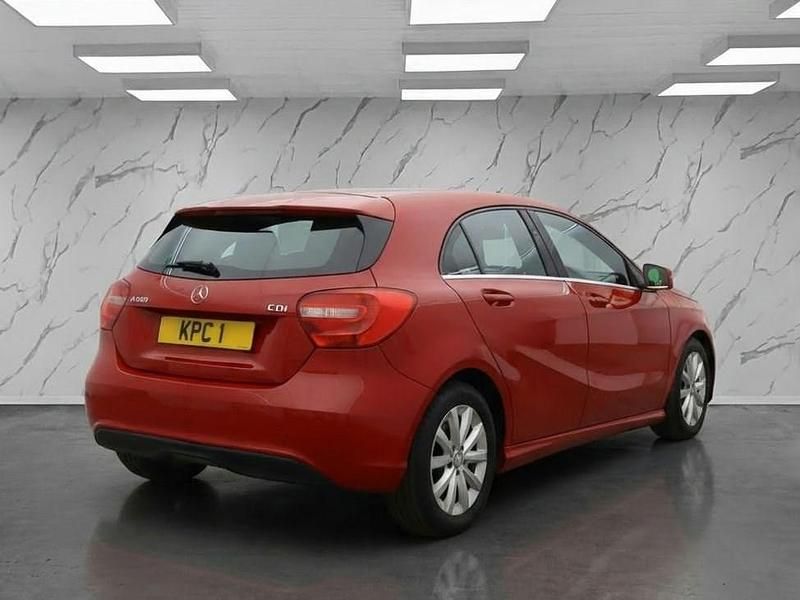 Used Mercedes A180 SE 109 HP (80 kW) 2014 Red Hatchback