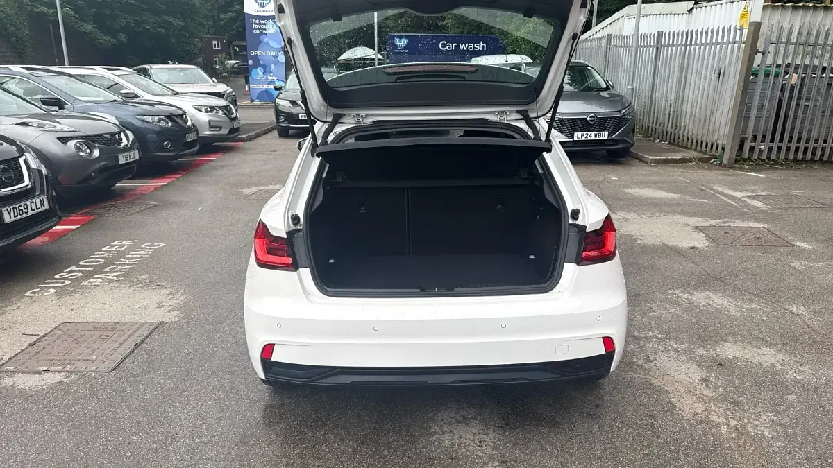 Used Audi A1 Sport 95 HP (69 kW) 2022 White SUV