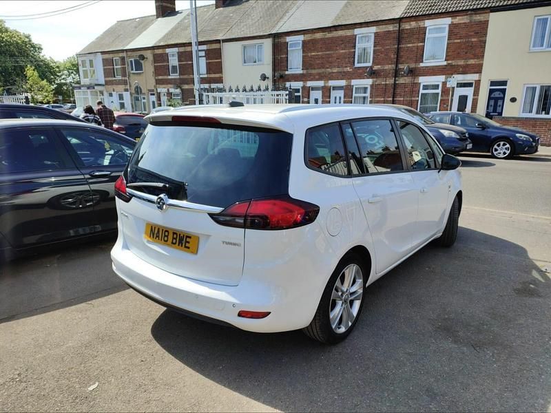 Second-hand Vauxhall Zafira SRi 2018 Alb Monovolum