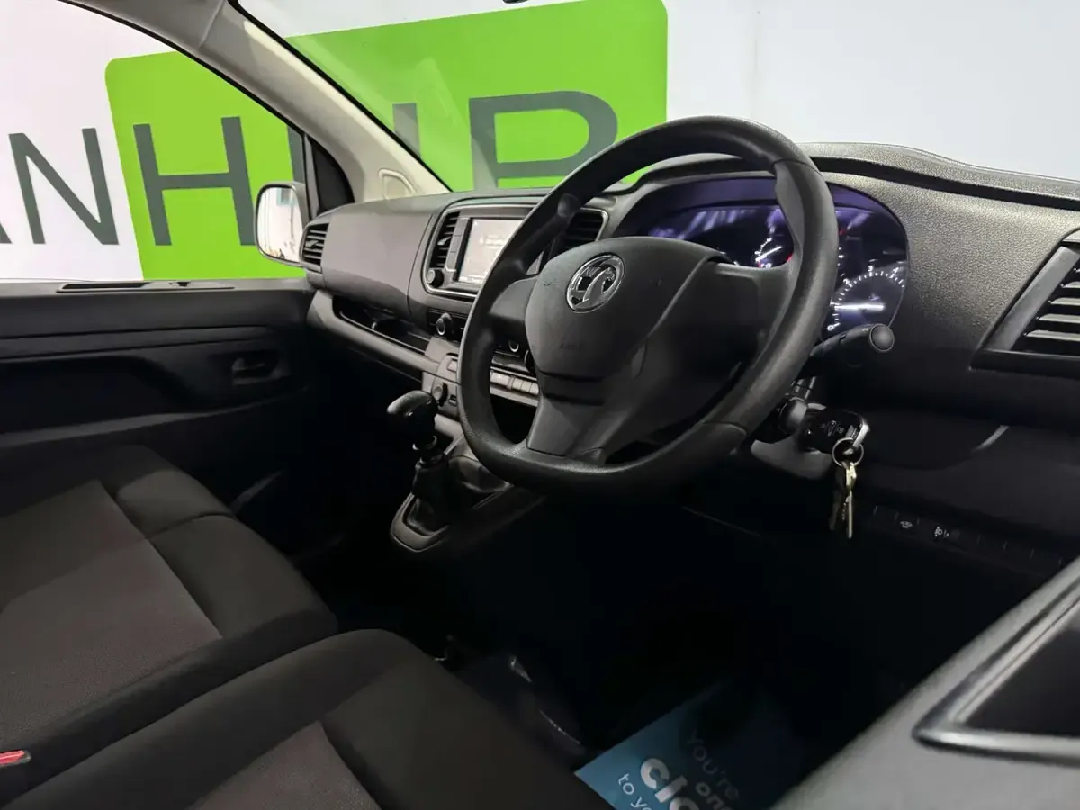 Used Vauxhall Vivaro S 100 HP (73 kW) 2023 White MPV