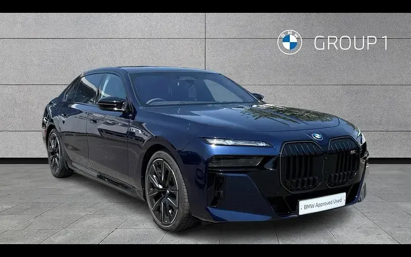 Used BMW M760e Comfort Edition 571 HP (419 kW) 2025 Blue Sedan