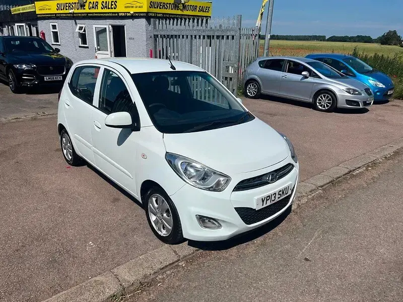 Used Hyundai i10 Active 83 HP (61 kW) 2013 White Hatchback