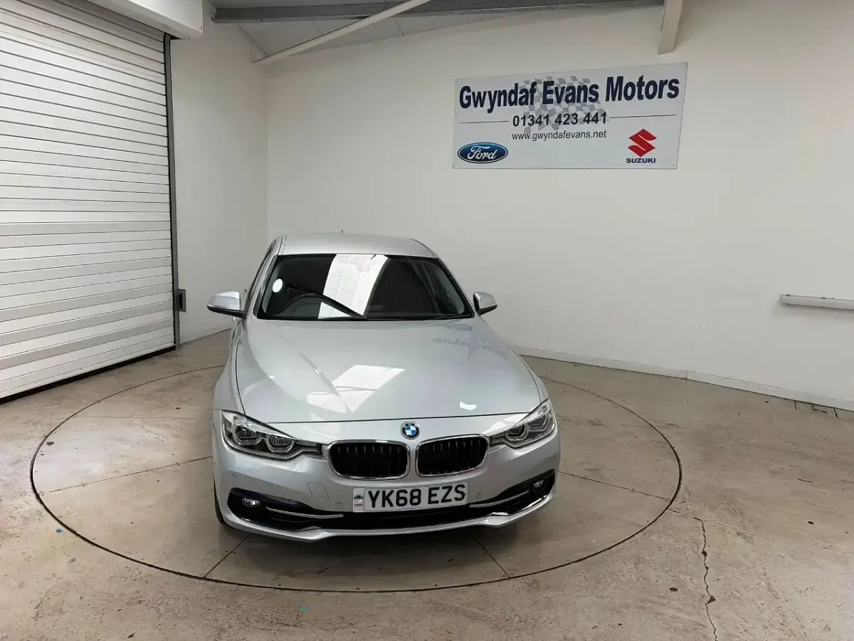Used BMW 318 Sport Line 150 HP (110 kW) 2018 Silver Sedan