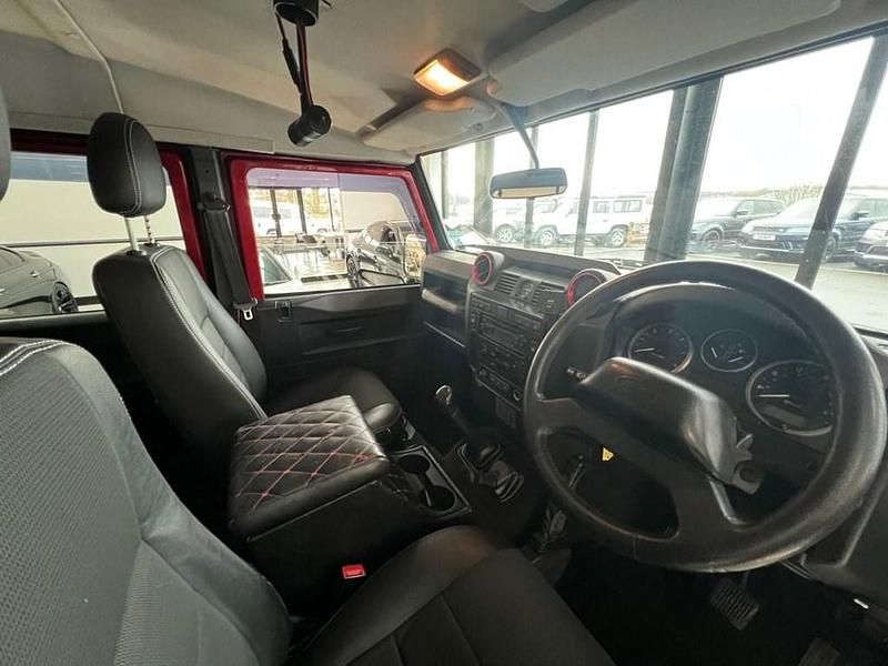 Used Land Rover Defender 122 HP (89 kW) 2012 Red Pickup
