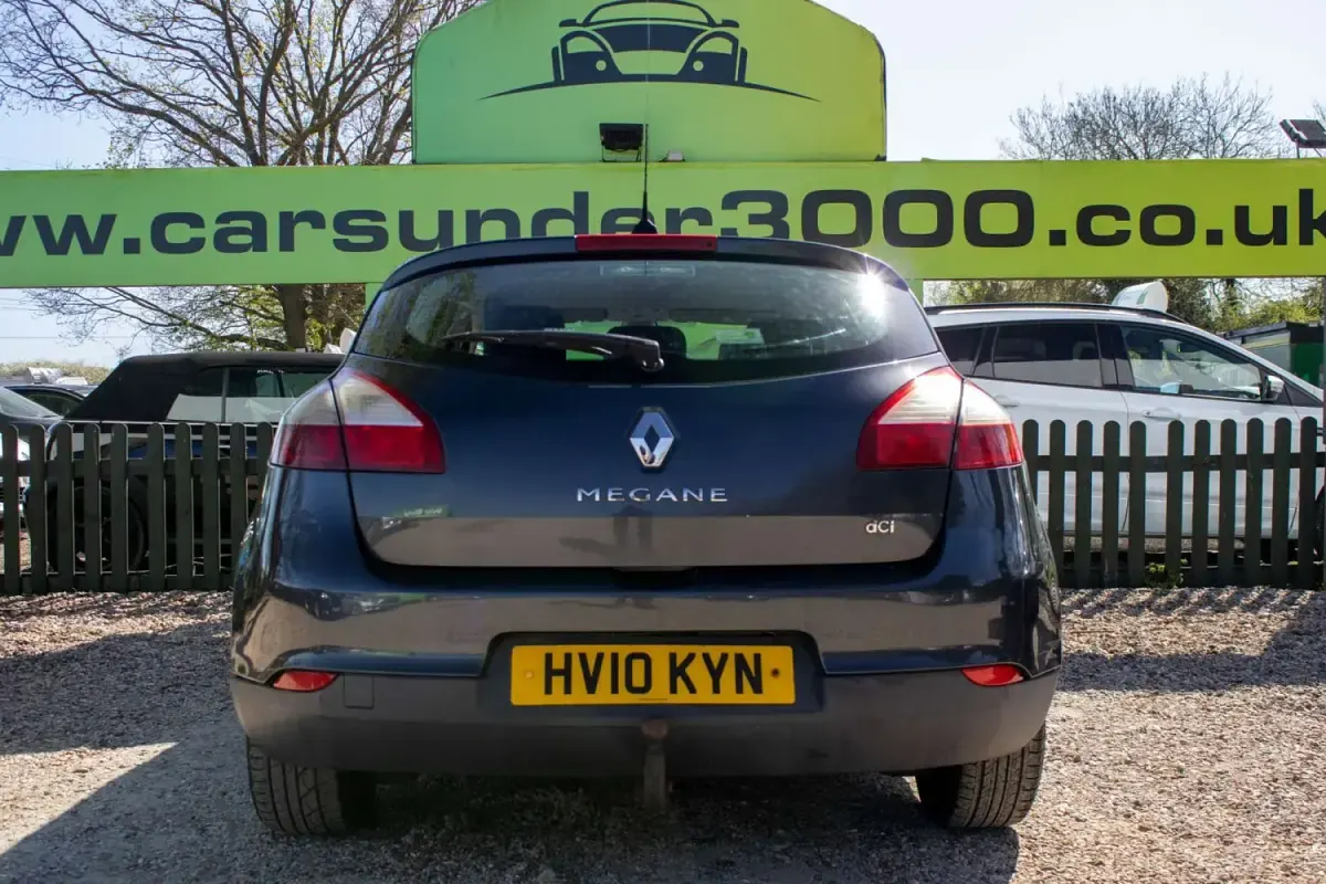 Usado Renault Mégane Dynamique 106 HP (77 kW) 2010 Cinzento Citadino
