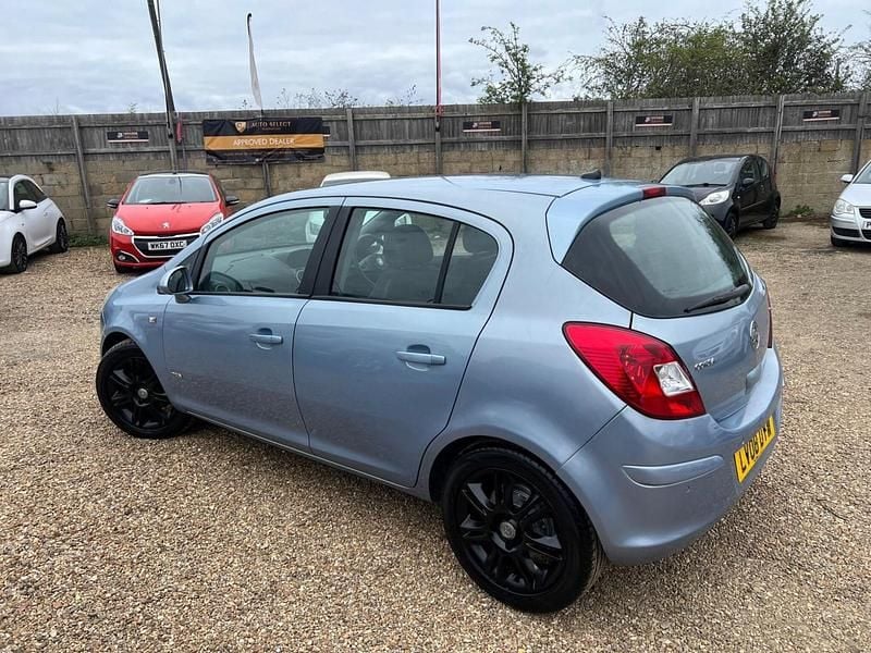 Used Vauxhall Corsa Design Edition 89 HP (65 kW) 2008 Blue Hatchback