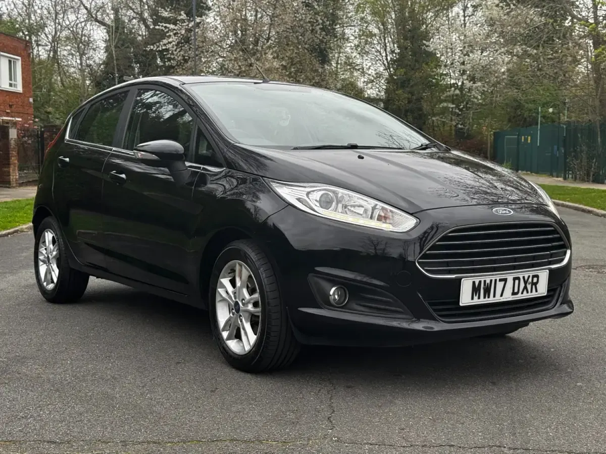 Second-hand Ford Fiesta Zetec 82 CP (60 kW) 2017 Negru Hatchback