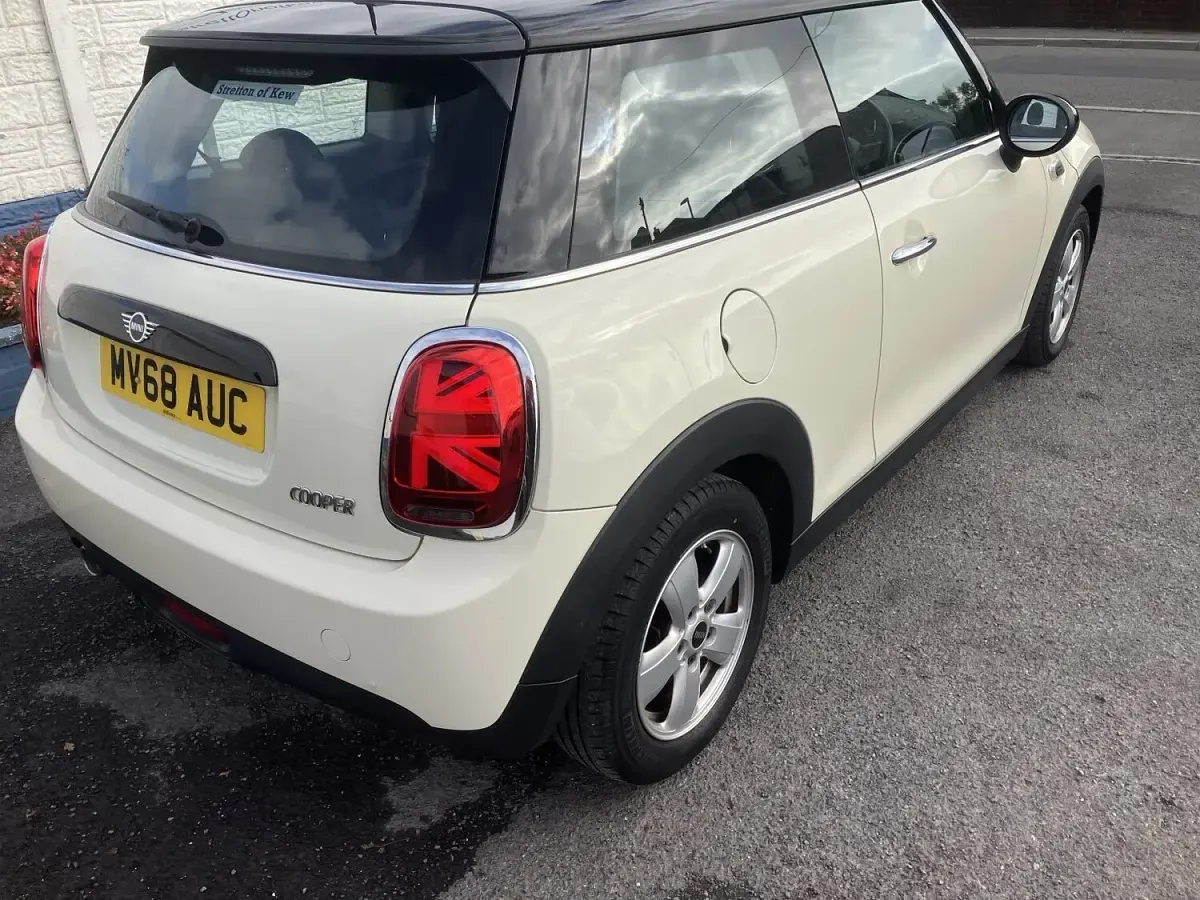 Used Mini Cooper Hatch 136 HP (100 kW) 2018 White Hatchback