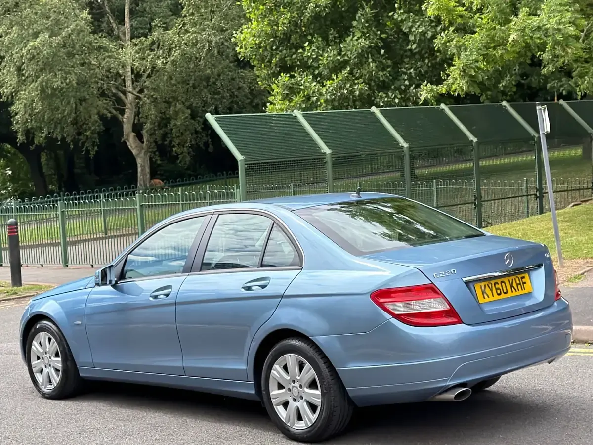 Used Mercedes C220 SE 2010 Blue Sedan