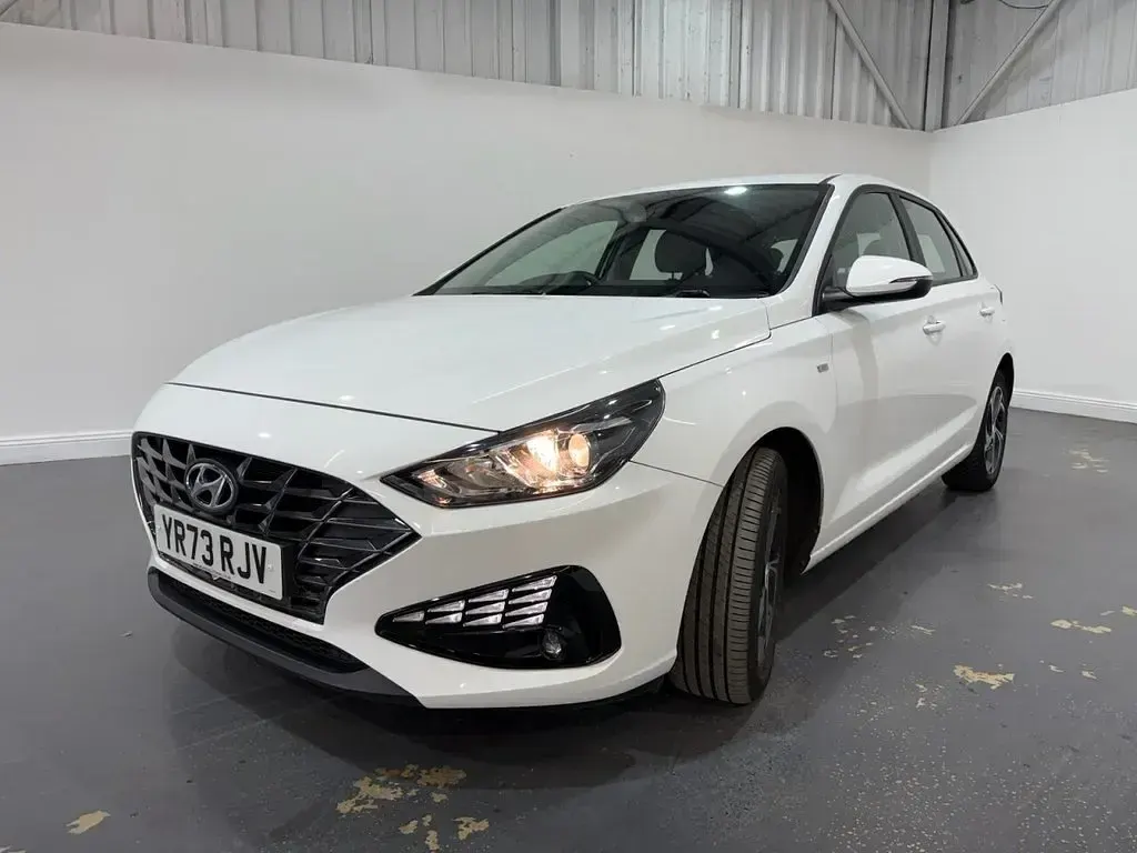 Used Hyundai i30 SE 120 HP (88 kW) 2023 White Hatchback