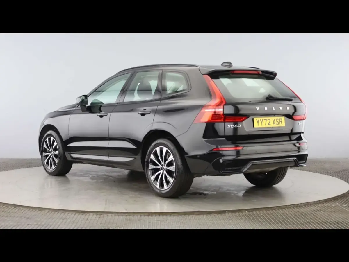 Begagnad Volvo XC60 Plus 2023 Svart SUV
