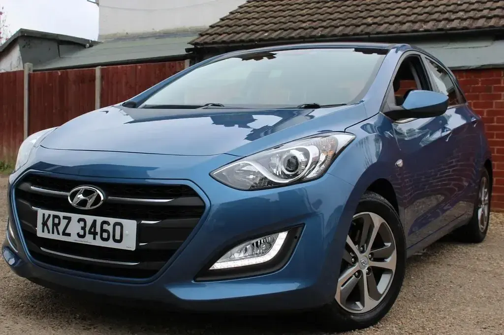 Used Hyundai i30 SE 120 HP (88 kW) 2016 Blue Hatchback