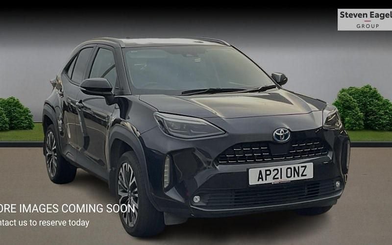 Used 2025 Toyota Yaris Hybrid Estate | £20,744 (Fair price) - Image 1/4