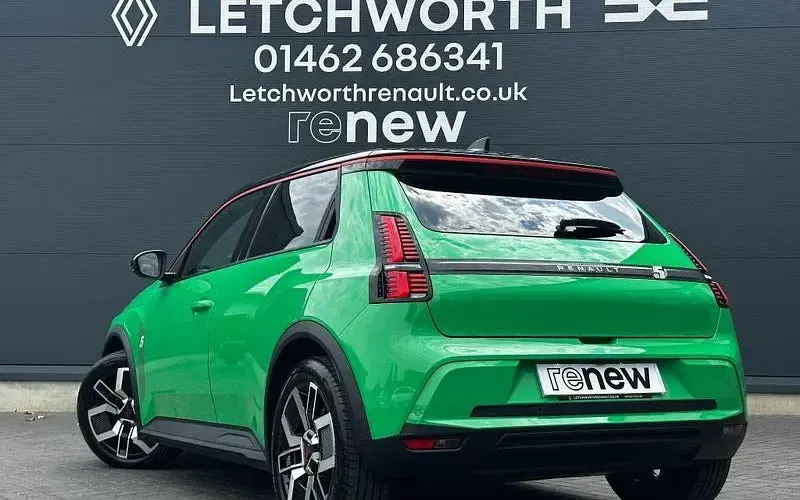 Used Renault 5 E-Tech Komfort 110 kW (150 HP) 2025 Hatchback