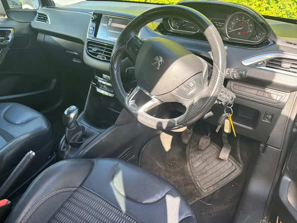 Używany Peugeot 208 Allure 2012 Szary Hatchback
