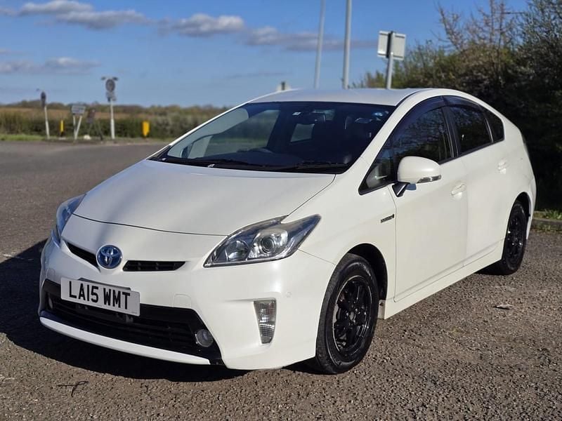 Used Toyota Prius 2015 White Hatchback